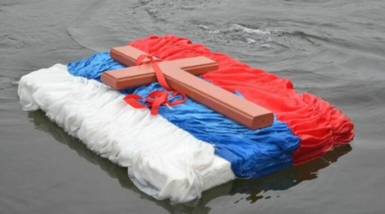 Традиционално пливање за часни крст на Провали