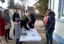 Почела студентска акција прикупљања потписа за изборе у општини Бач Studenti prikupljaju potpise za izbore u Baču opstina bac selenca backo novo selo vanredni parlamentarni izbori