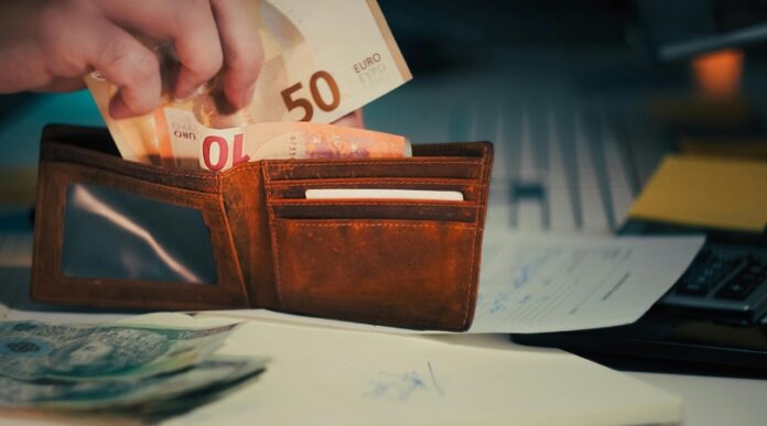 Novac, pare, kredit, banka, keš Novac, pare, kredit, banka, keš