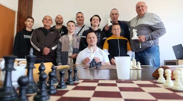 Šah klub Kraljev Gambit Bač Šah klub Kraljev Gambit Bač