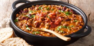 Каубојски пасуљ – рецепт који мирише на дивљи запад Kaubojski pasulj